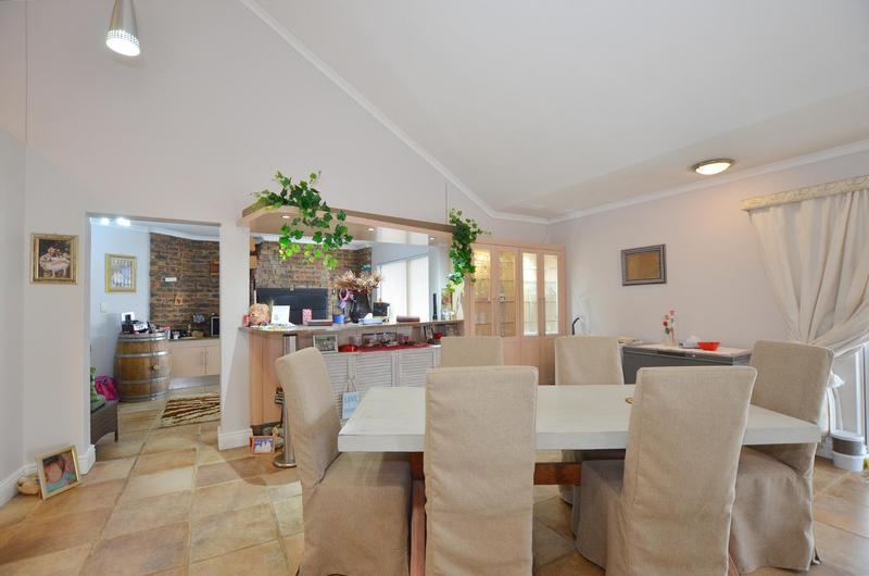To Let 4 Bedroom Property for Rent in Everglen Western Cape